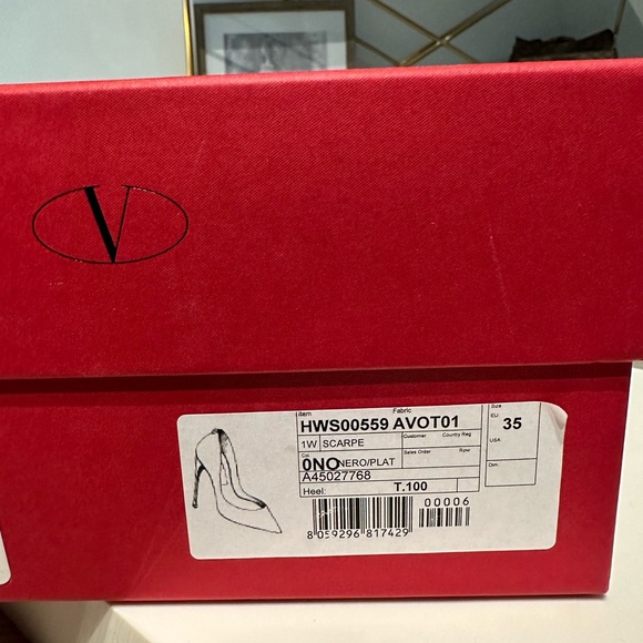 Valentino Garavino Black rockstud pump size 35. used, excellent condition - Picture 14 of 16